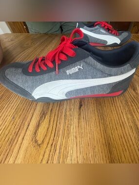 Puma Runner 76 Gray, White & Red Lace-Up Sneakers. Great condition